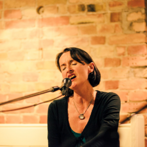 Reina Berger · Mantra Singing | Workshops | Concerts